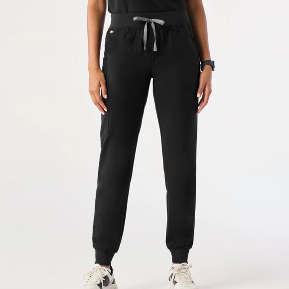NWT - FIGS Zamora Jogger Scrub Pants in Black - Picture 2 of 8